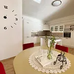 Big With View And Two Bedrooms * Sala Comacina