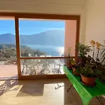 Big With View And Two Bedrooms * Sala Comacina
