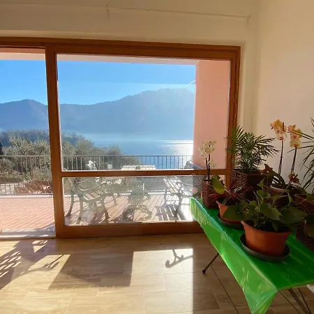 Big With View And Two Bedrooms * Sala Comacina