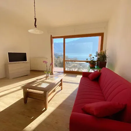 Big With View And Two Bedrooms Lägenhet Sala Comacina
