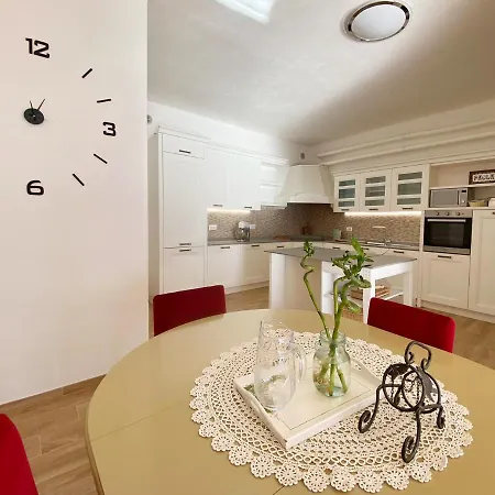 Big With View And Two Bedrooms * Sala Comacina